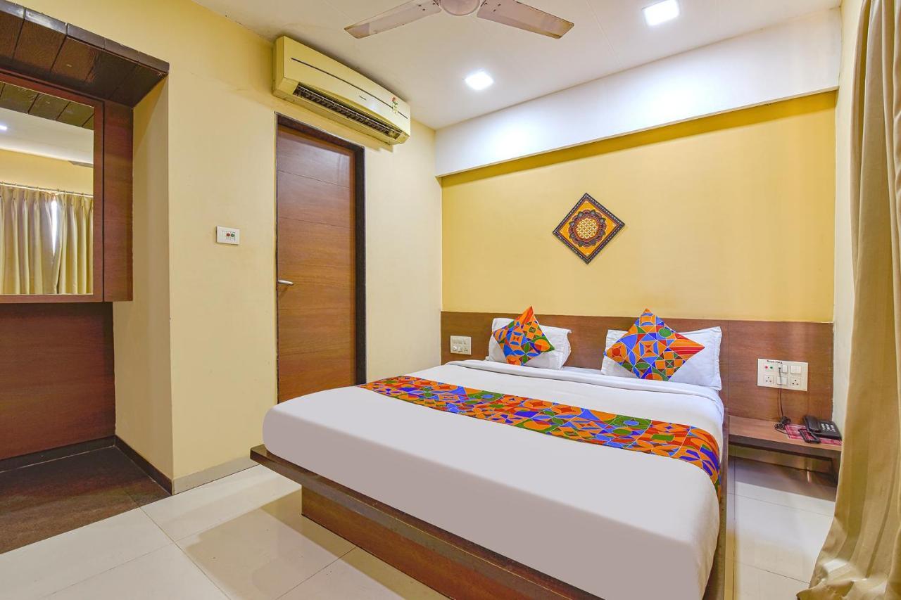 Fabhotel Rb Residency Сурат Екстер'єр фото