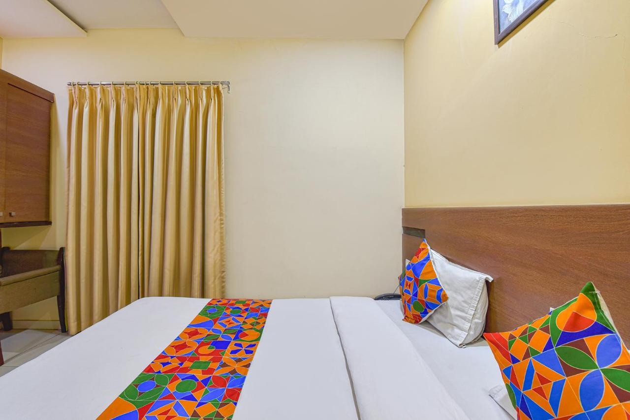 Fabhotel Rb Residency Сурат Екстер'єр фото